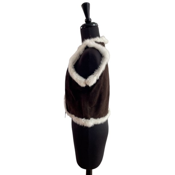 Brown Suede Vest with White Fur Trim - Boho Chic Winter Layering - Picture 2 of 4